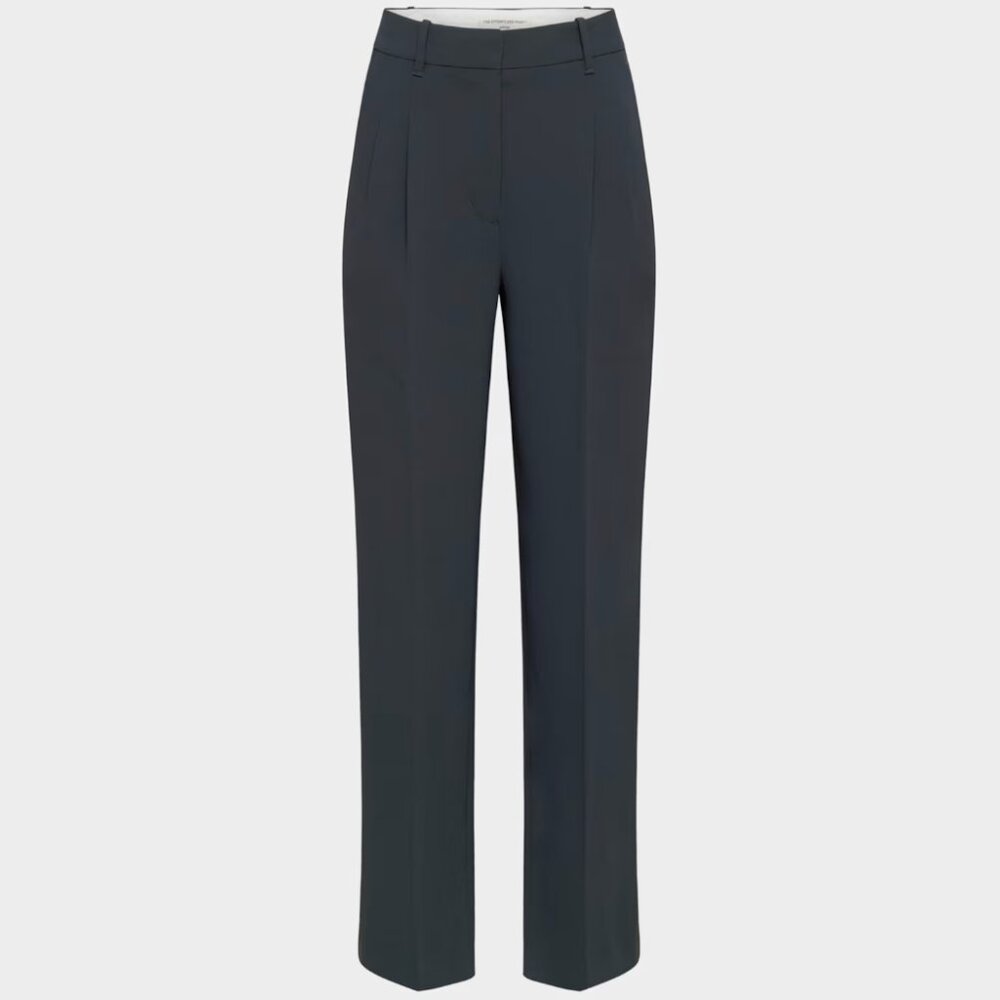 Aritzia The Effortless Pant - Crepette (Shrort dark night navy)